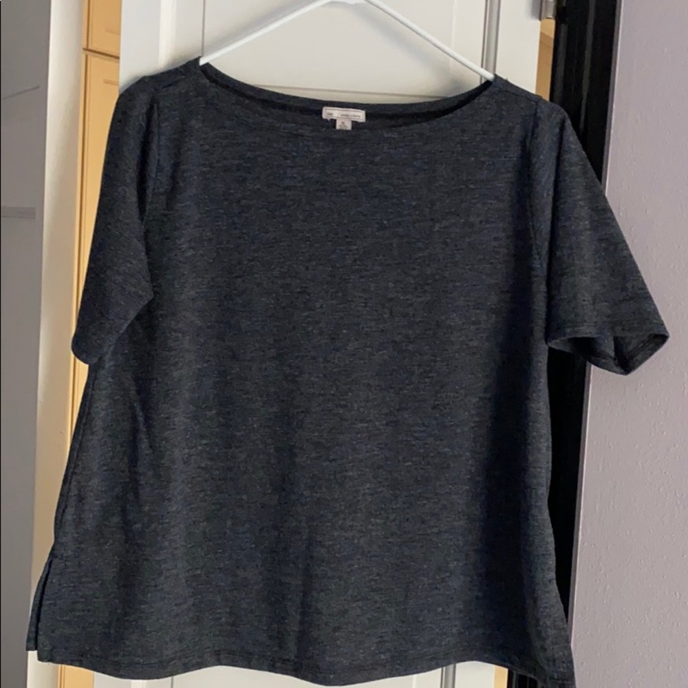 Gap charcoal gray tee shirt